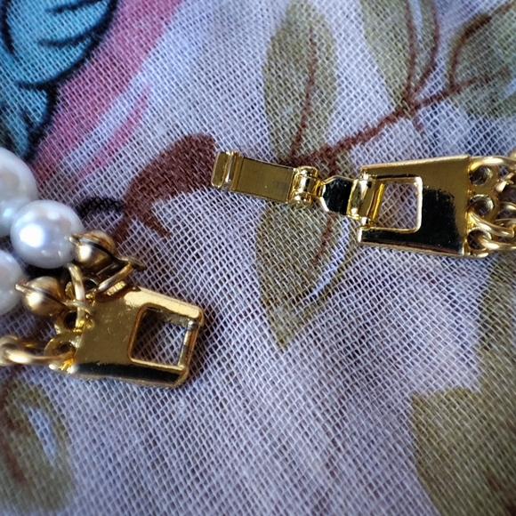 Three 3 Strand Faux Pearl Gold Tone Collar Bib Necklace Clear Rhinestones EUC - Picture 5 of 12